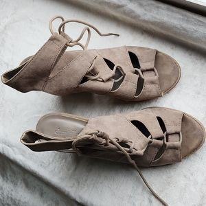 Bella Marie Healed Sandles, Silver Velvet, size 10